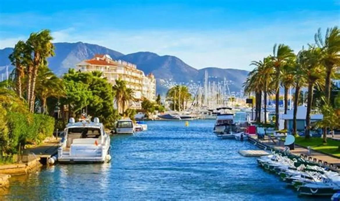 A16-Casa Con Barbacoa En La Playa Villa Empuriabrava